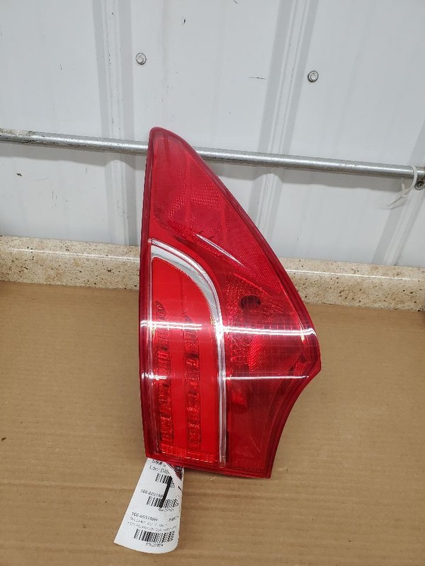 Passenger Tail Light SWB Sport Incandescent Bulb Fits 13-16 SANTA FE 293824