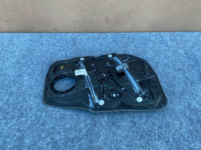 HYUNDAI GENESIS SEDAN & G80 2015-2019 OEM FRONT RIGHT PASSENGER WINDOW REGULATOR