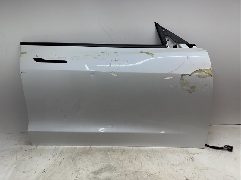 π2021-2023 Tesla Model 3 M3 Front Passenger Side Door Shell Panel Right 511