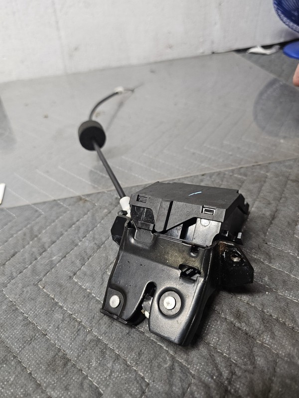 2005 MercedesC230 W209 Trunk Latch