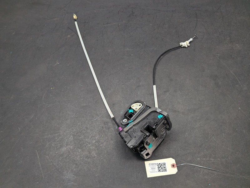 Front Right Door Lock Latch 2019 Chevrolet Camaro 13510954 2016 2017 2018 - 2024