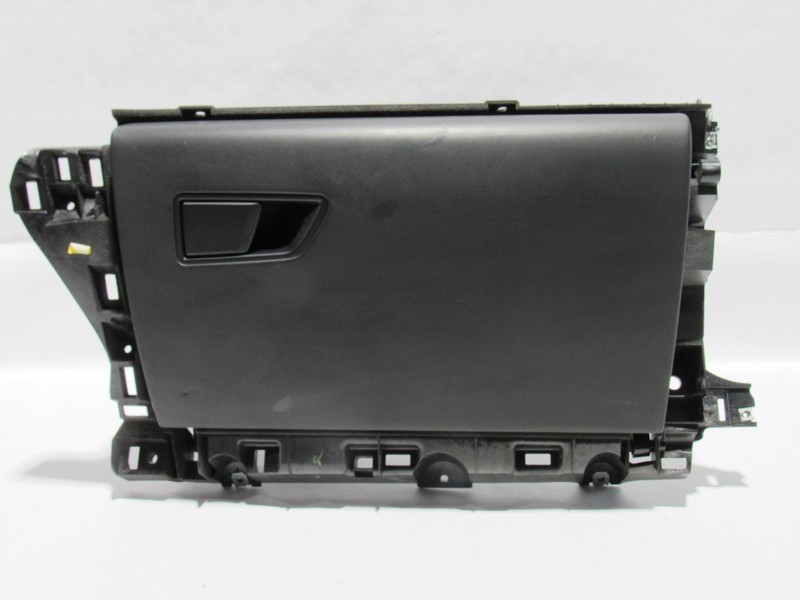 Maserati Levante 2017 Right Dash Dashboard Storage Glove Box 16-24 |