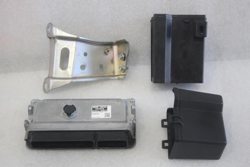 2014 LEXUS RX450H ECU ENGINE CONTROL MODULE WITH CASE AND BRACKET 89661-48Q70
