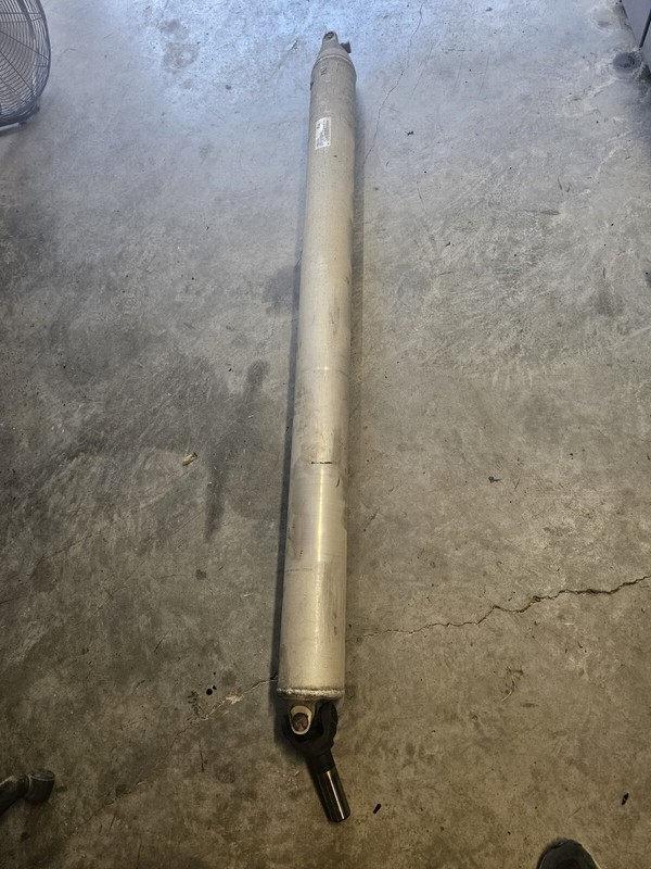 OemRear Driveshaft Assembly Fits Chevy Express GMC Savana 15751414