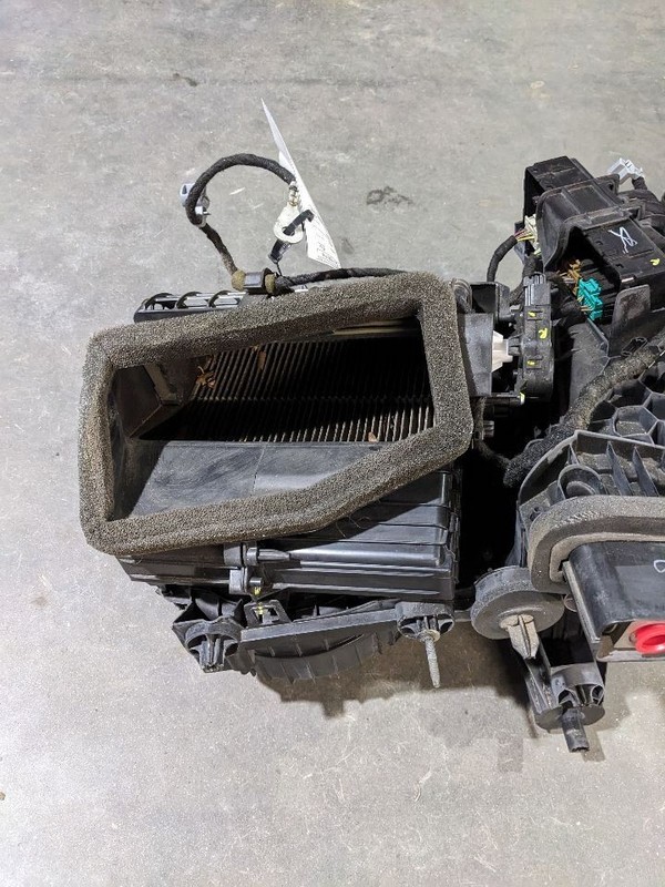 2015-2019 Chevrolet Silverado 2500 HVAC Climate Heater Blower Housing Box1184735