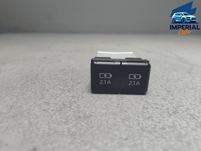 TOYOTA RAV4 CENTER CONSOLE DUAL USB CHARGING PORT SOCKET OEM 2019-2022