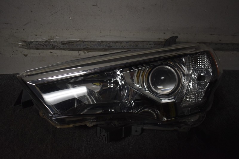 2014-2019 TOYOTA 4RUNNER HEADLIGHT LEFT SIDE FACTORY OEM