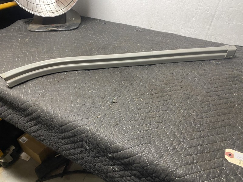 2012 CHRYSLER TOWN AND COUNTRY RIGHT MIDDLE TOP DOOR TRACK OEM