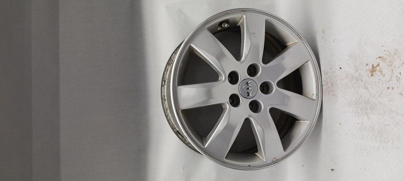 11-'13 KIA SORENTO Wheel 17x7 alloy 7 spoke OEM Grade B