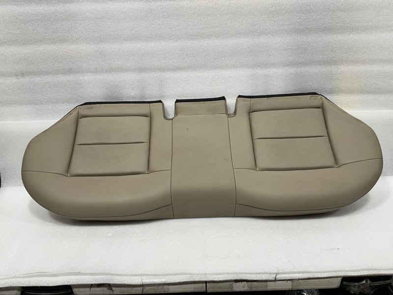 2010 2011 2012 2013 MERCEDES E350 E550 W212 REAR SEAT BOTTOM ALMOND 105 MB-TEX