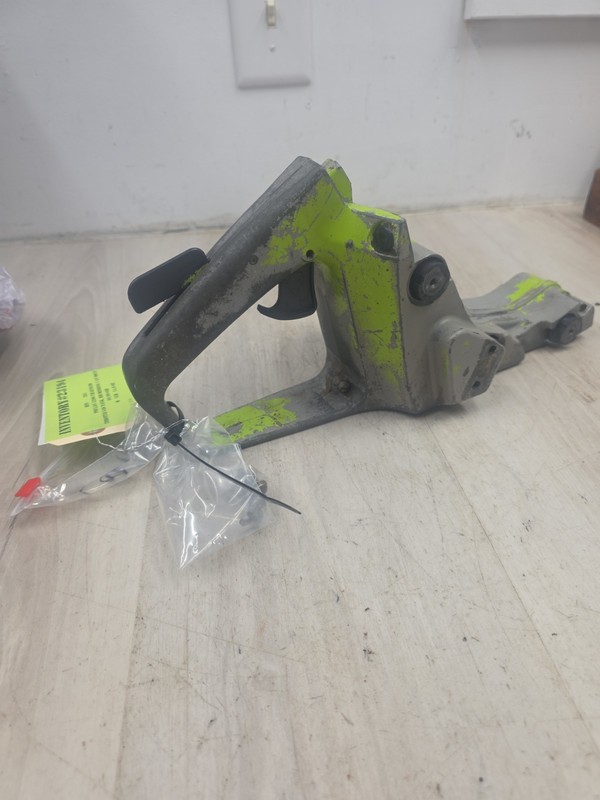 Poulan 5200 Throttle Gas Tank READ FULL DESCRIPTION chainsaw part