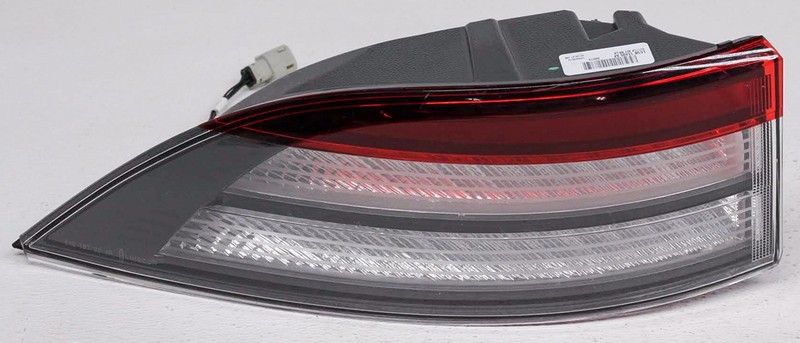 OEM Lincoln Aviator Tail Lamp LC5Z-13405-C Lens Chip
