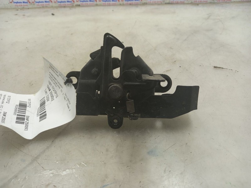 12 TOYOTA VENZA HOOD LATCH