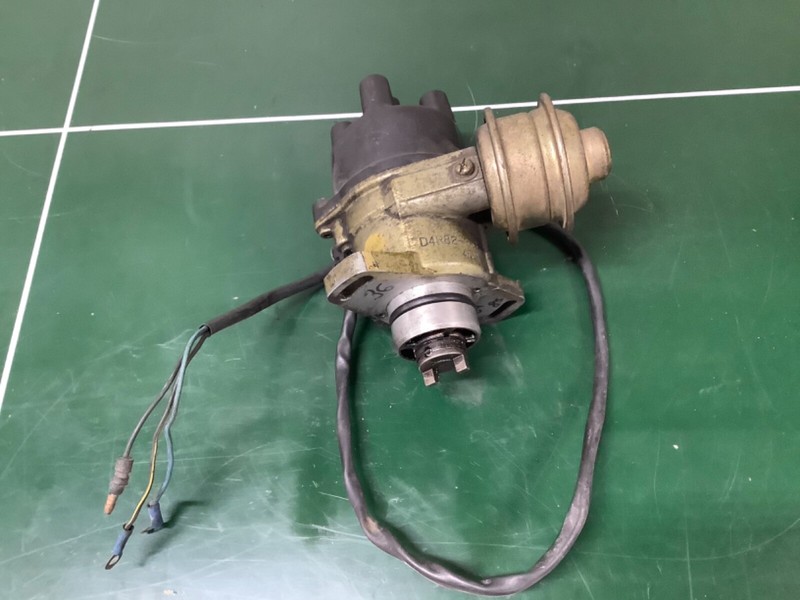 84, 85 Civic Carburetor ,Distributor Assembly D4R82-36 Used OEM