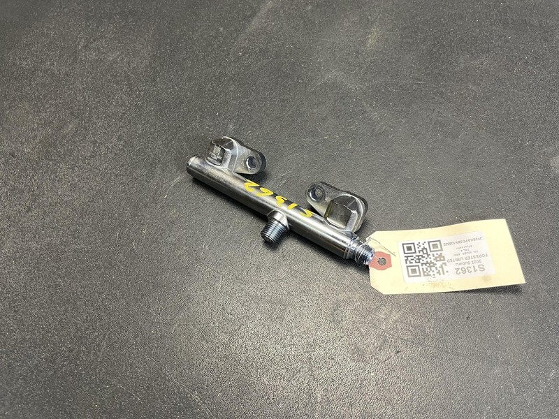 Left Fuel Injection Rail 2022 Subaru Forester 17523-AB071 2019 2020 2021 2023