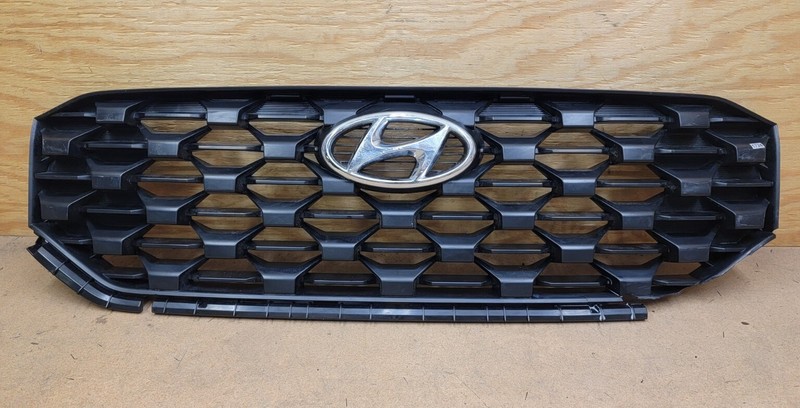2021 2022 2023 Hyundai Santa Fe Front Grille W/Emblem 86350S2500 " DAMAGE "OEM