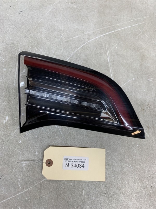 2021-23 Tesla 3 Y Taillight Tail Light Left Trunk 3-pin 1077401-96 34034 B17