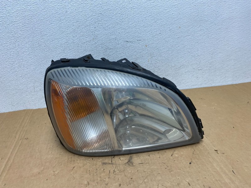 2000 to 2005 Cadillac Deville Right Passenger RH Side Headlight OEM AD3228 DW