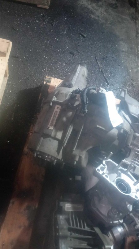 2014 Chevrolet Suburban 1500 Transfer Case Assembly 138k Miles OEM 23188336