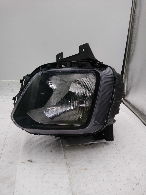 2020 Kia Soul Right Headlight Assembly White Halogen OEM 696810 104K Miles
