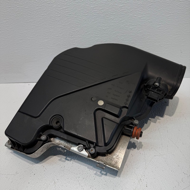 2013-2017 GENUINE BMW 750i 650i 550i LEFT AIR INTAKE FILTER BOX MUFFLER OEM