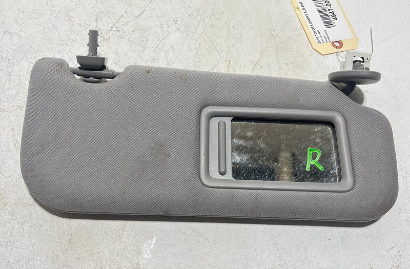 2018 - 2024 TOYOTA CAMRY XLE SUN VISOR SUNVISOR FRONT RIGHT PASSENGER SIDE OEM