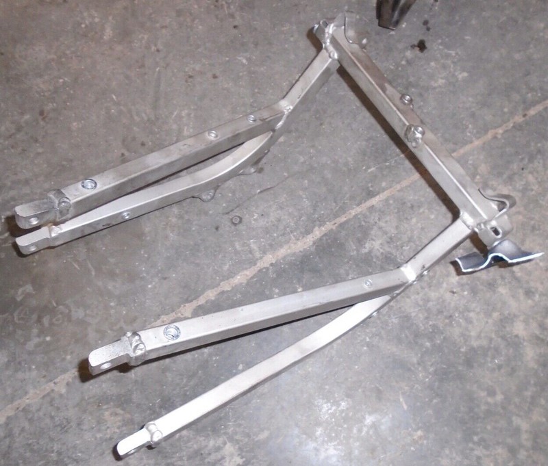 1998 Suzuki GSX-R600 GSXR6 GSXR 600 Rear Sub Frame Fender Mount Fairing Seat 98