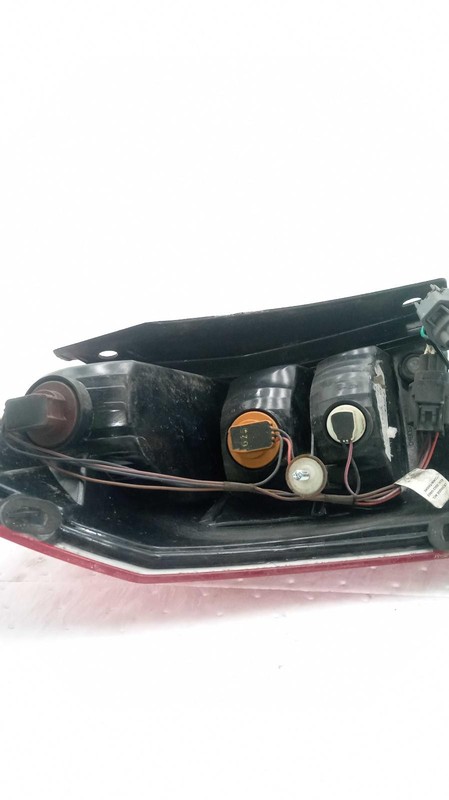 2006 Dodge Magnum Right Tail Light Assembly Red OEM 559529 127K Miles