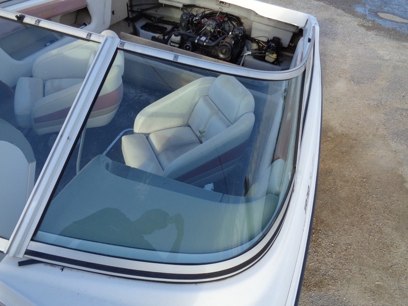 USED 1999 CHAPPERAL 1930 SPORT 19' TAYLOR MADE PORT FRONT CURVED WINDSHIELD
