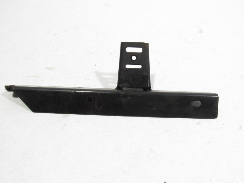 15-19 Land Rover Discovery Sport 2018 Front Center Support Mount Bracket ;