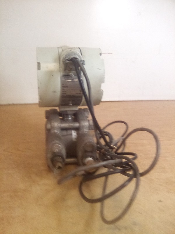 Fisher Controls 1151GP3E12PB Pressure Transmitter