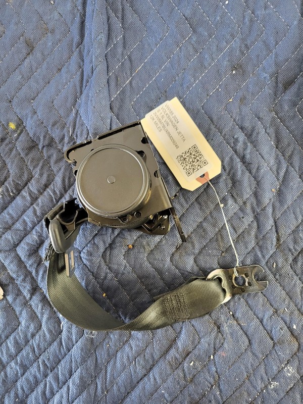Used Oem Volkswagen 2nd Row Right Rear Seat Belt Retractor 2019-2025 Jetta