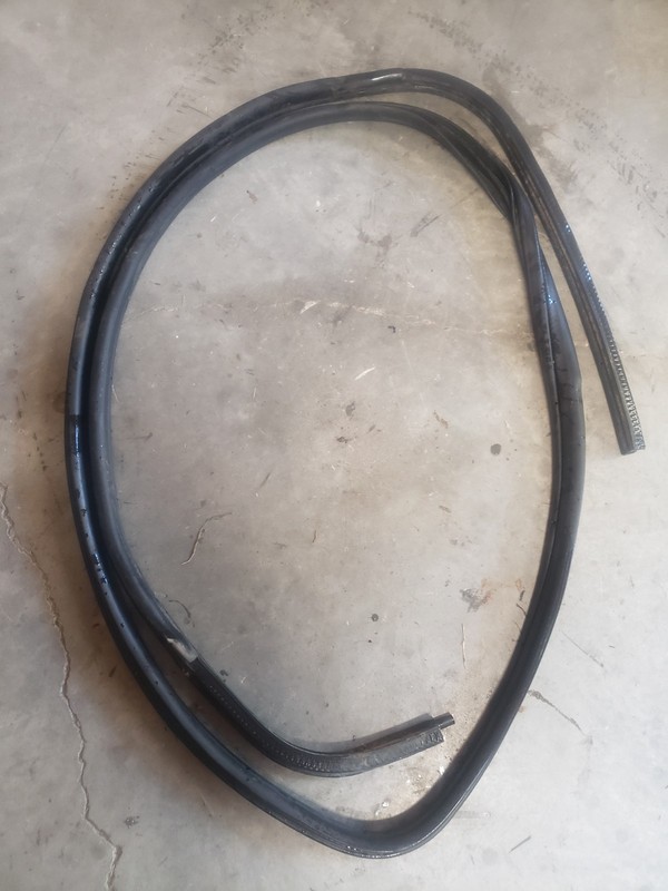 2007 Chevrolet Express Right Front Door Seal