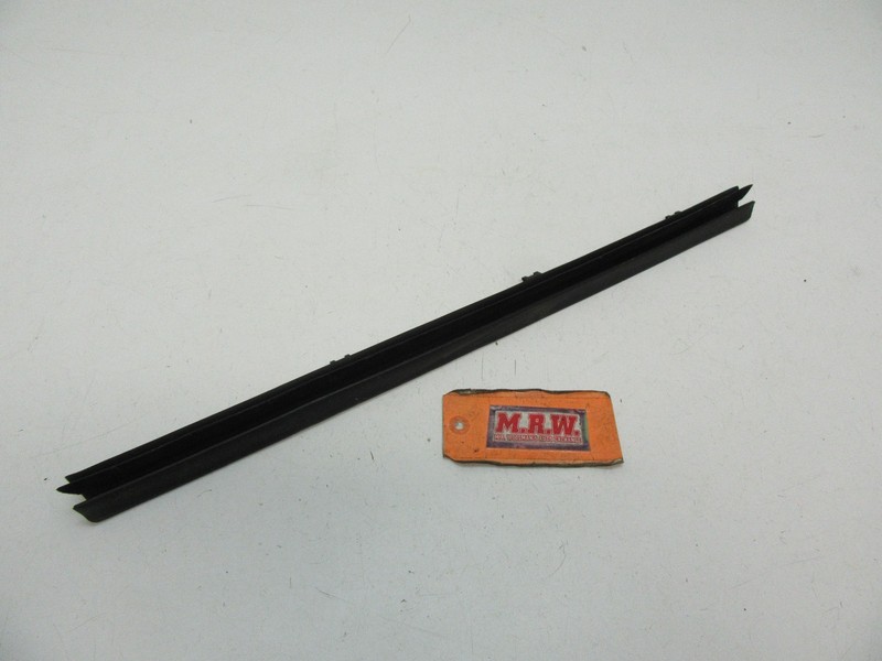 REAR DOOR PANEL TOP INNER EDGE RUBBER MOLDING TRACK SEAL CHANNEL STRIP INSIDE RR