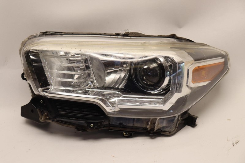 2016-2018 TOYOTA TACOMA FRONT LEFT DRIVER SIDE HEADLIGHT HEADLAMP OEM