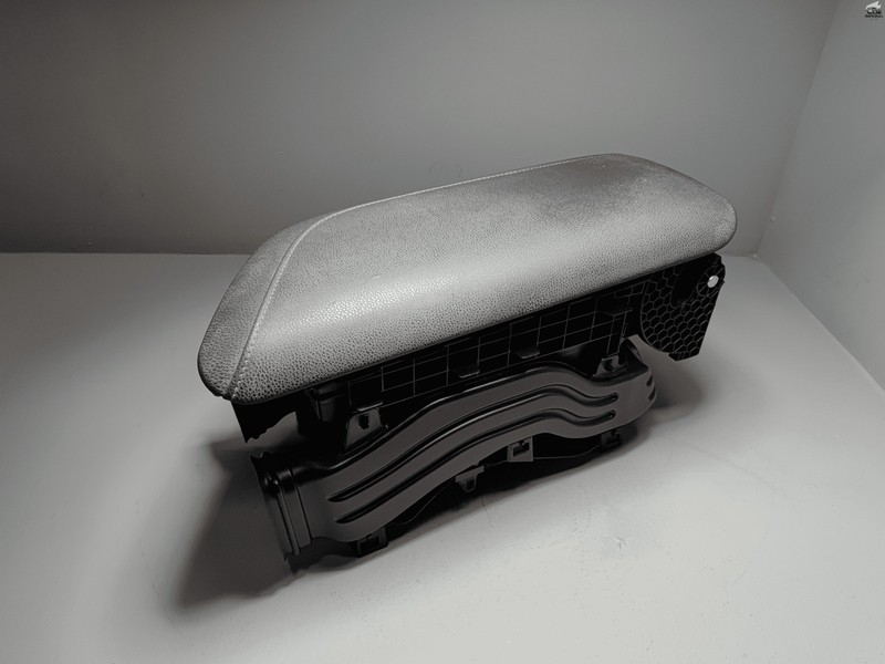 2018-2020 TOYOTA CAMRY XSE CENTER CONSOLE STORAGE COMPARTMENT TRAY & ARMREST OEM