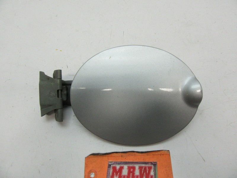 05 06 07 FORD ESCAPE GAS TANK DOOR CAP FUEL COVER LID YN SILVER METALLIC