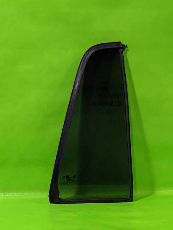 01 02 SPORTAGE PASSENGER RIGHT REAR VENT GLASS OEM 4465-24