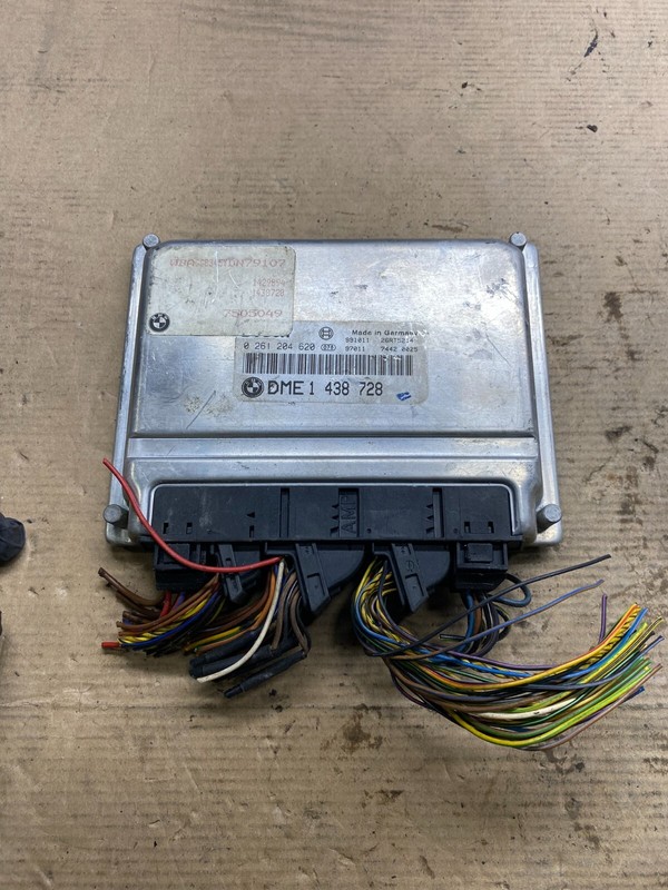 1999 2000 BMW 540i 740i Engine Control Computer Module 7505049 n6833 DG