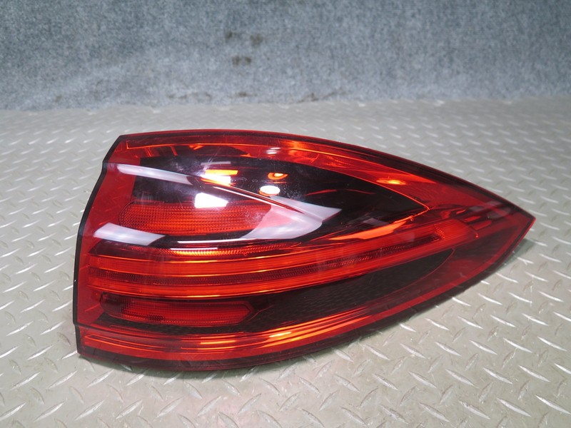 2015-2018 PORSCHE CAYENNE 958.2 REAR RIGHT OUTER TAIL LIGHT LAMP 7P5945208H