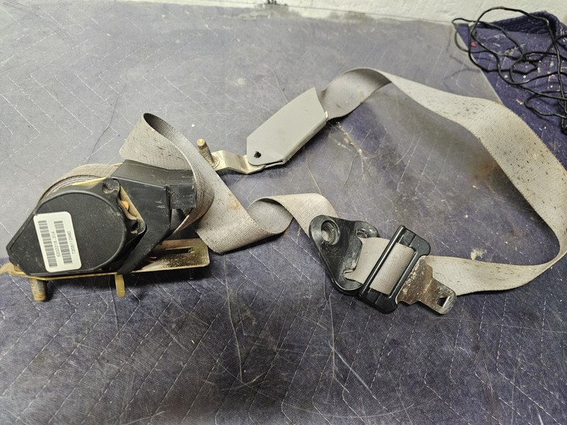 2002 E150 Seatbelt Passenger Right