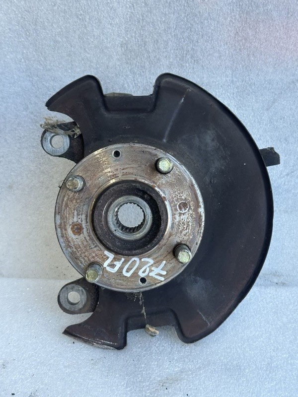 1984 HONDA CIVIC SEDAN CRX LEFT DRIVER SIDE FRONT SPINDLE KNUCKLE HUB 1.5L