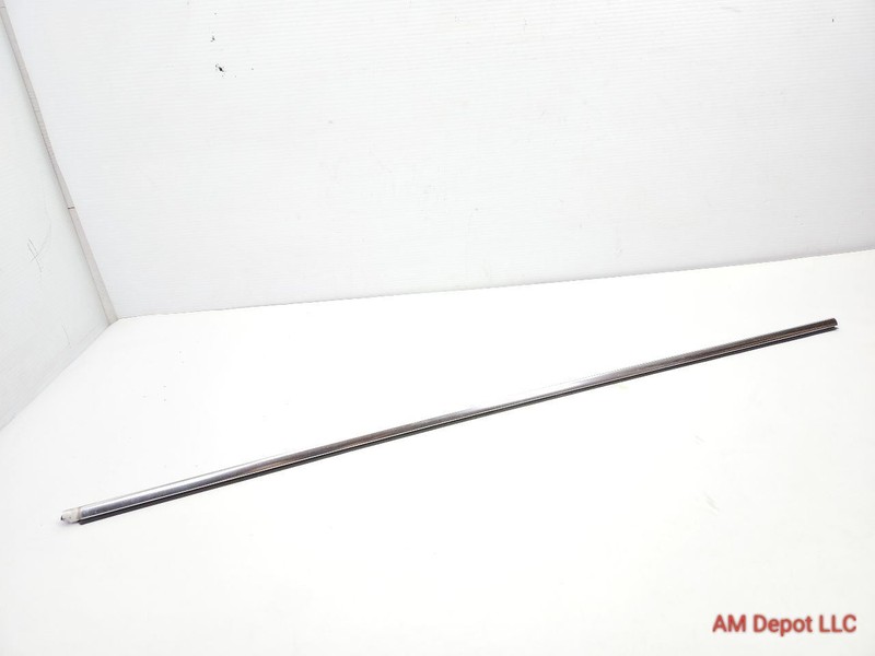 2004 BMW 330ci 325ci E46 Convertible Front Right Door Outer Weatherstrip Chrome