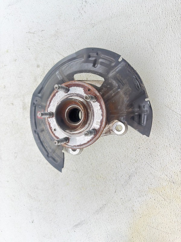 2024-2026 CHEVROLET TRAX FWD FRONT LEFT SIDE WHEEL HUB SPINDLE KNUCKLE OEM