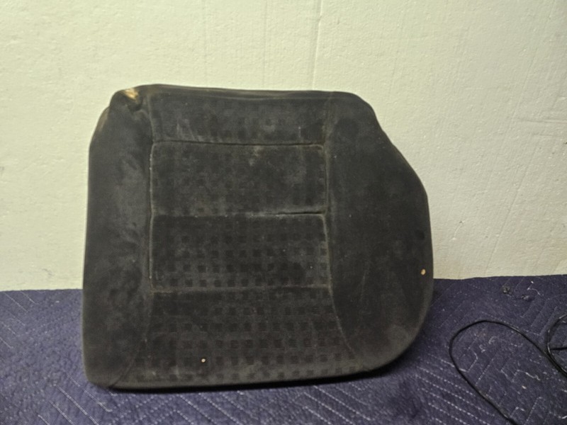01-05 VW JETTA REAR BACK SEAT CUSHION BOTTOM BENCH Left Small