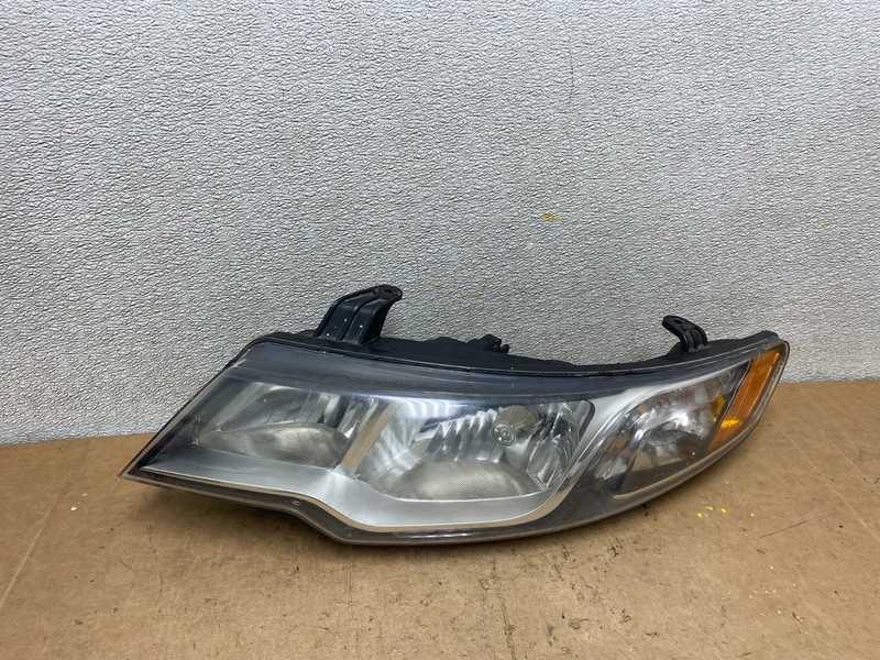 2010 to 2013 Kia Forte Koup Left Driver LH Halogen Headlight OEM X7020 DW