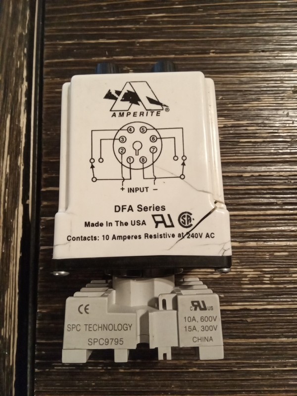 AMPERITE DFA Series 120V Adjustable Flasher (Cracked)