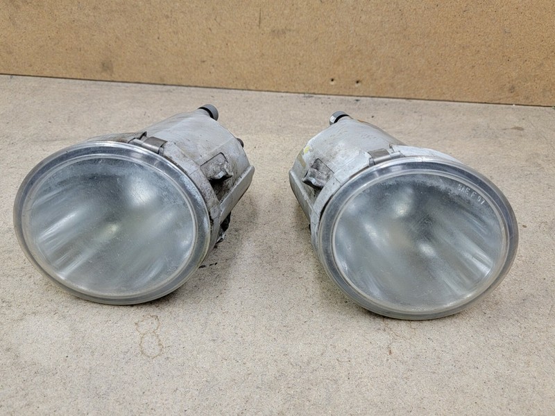 2001-2006 TOYOTA TUNDRA FRONT BUMPER RIGHT AND LEFT FOG LIGHT OEM