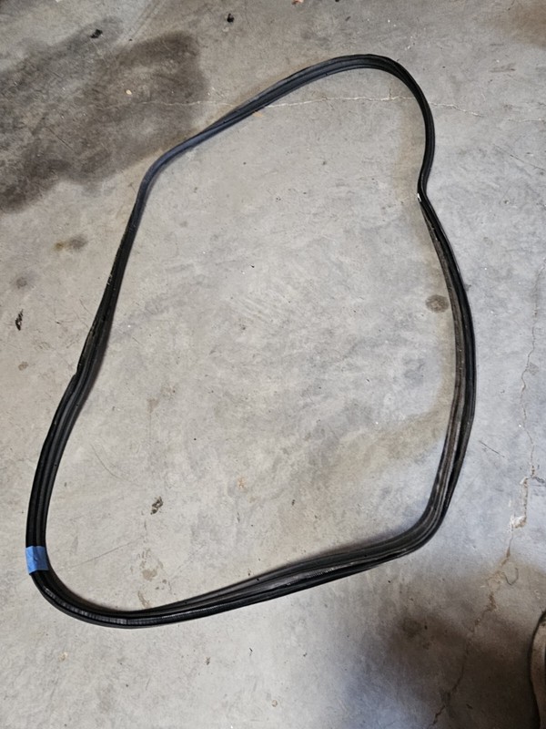 2015-2018 Chevrolet City Express Middle Side Right Door Weatherstrip Body Seal