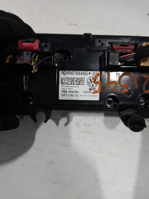 Used A/C Selector Switch fits: 2020 Volkswagen Jetta dual zone Climatronic w/o v